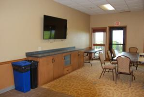 The Landmark Resort | Egg Harbor | The Spinnaker Room features a large flat-screen TV and small kitchenette