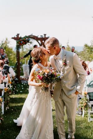 The Landmark Resort | Egg Harbor | Your happily ever after starts at the Landmark Resort. Photo Credit: Lish Marie Photography