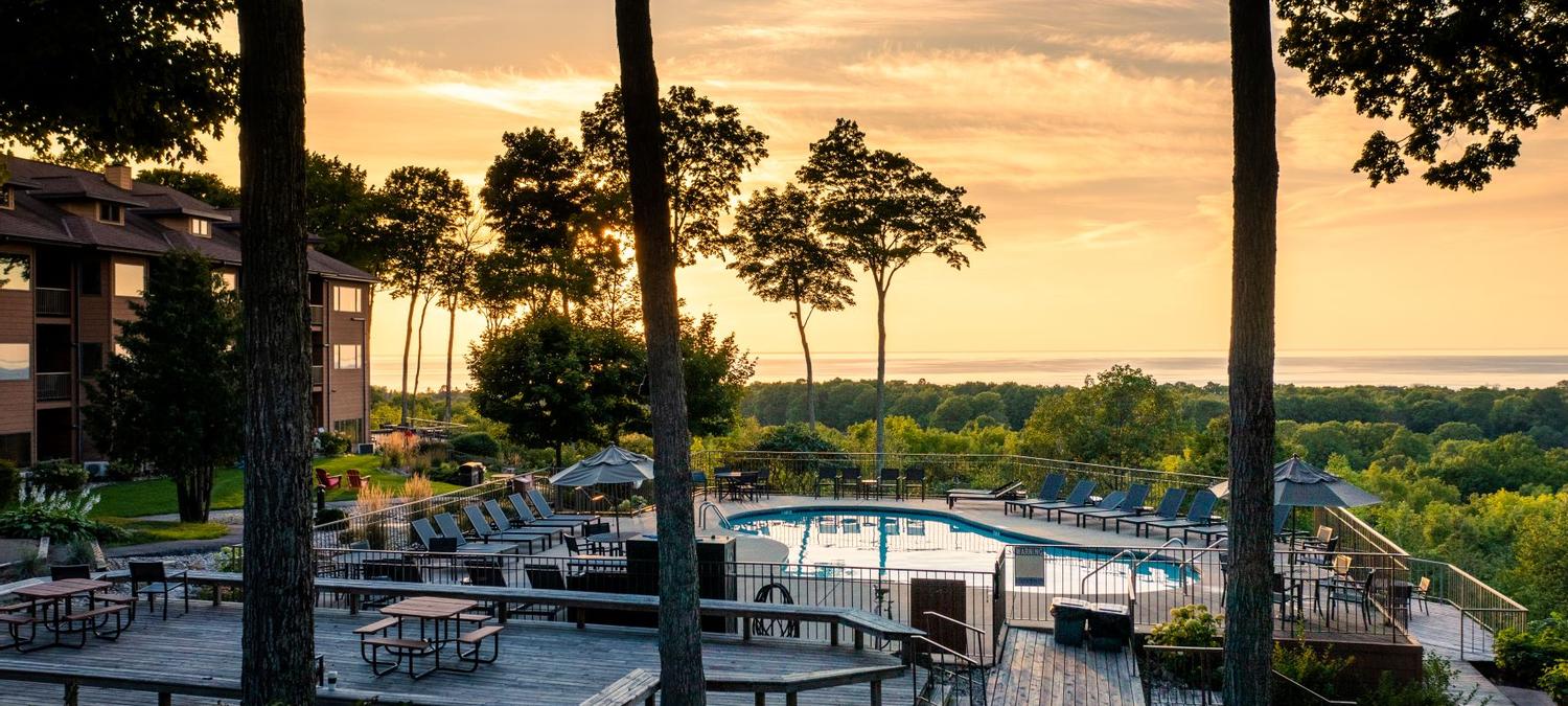 Watch the sun set on the bay of Green Bay from your suite deck or in one of our outdoor pools